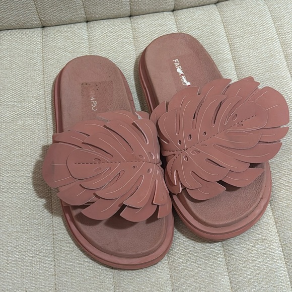 FARM Rio Shoes - Farm Rio pink monstera slides